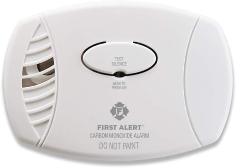 First Alert Carbon Monoxide Detector, Plug-In Alarm with Battery
